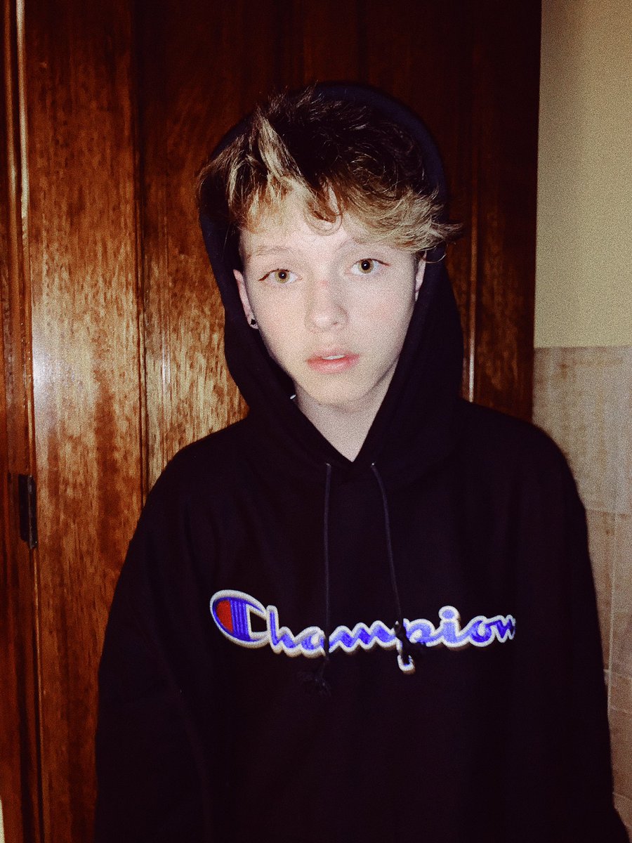 jacobsartorius's tweet image. Goodnight 😴🌙 😘 see u guys tomorrow ❤️