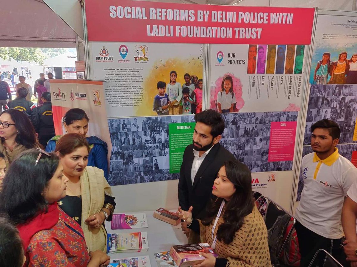 FoundationLadli's tweet image. Hon&apos;Ble CP Mam Mrs. Soochna Patnaik , Chairperson, PFWS visited YUVA &amp;amp; Ladli Stall at Delhi Police week Exebition..

@DelhiPolice @CPDelhi  #LaadliRakshak #LaadliDevendra