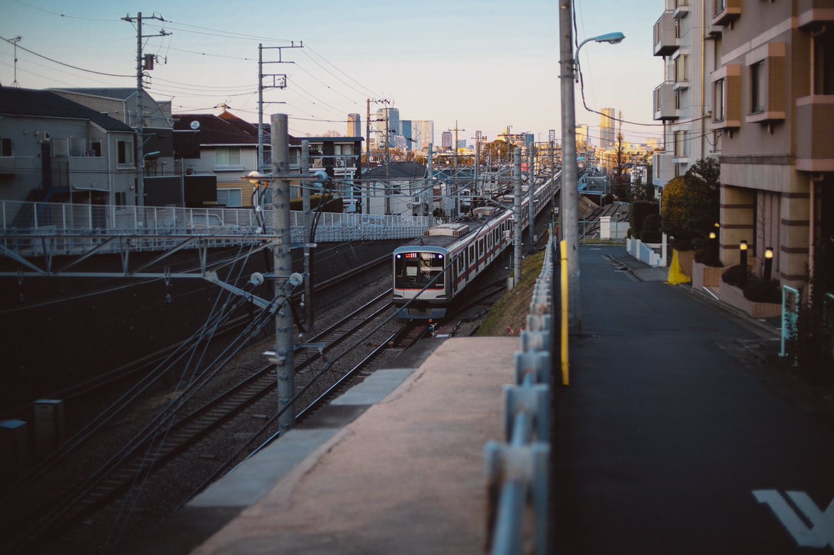 Taishi Arashida No Twitter エモいという言葉を乱用したくないけれど 夕暮れの街はエモいとしか言いようがない