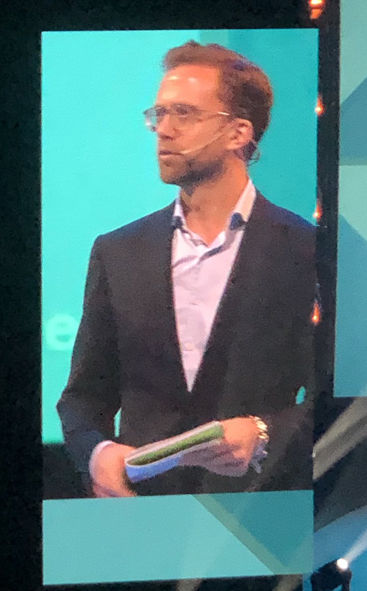 TD_AveryNTP's tweet photo. Når digitaliseringministeren har med notatblokk på scenen #digitalt #Vestlandskonferansen @nikolaiastrup https://t.co/2rbN6BzBF6