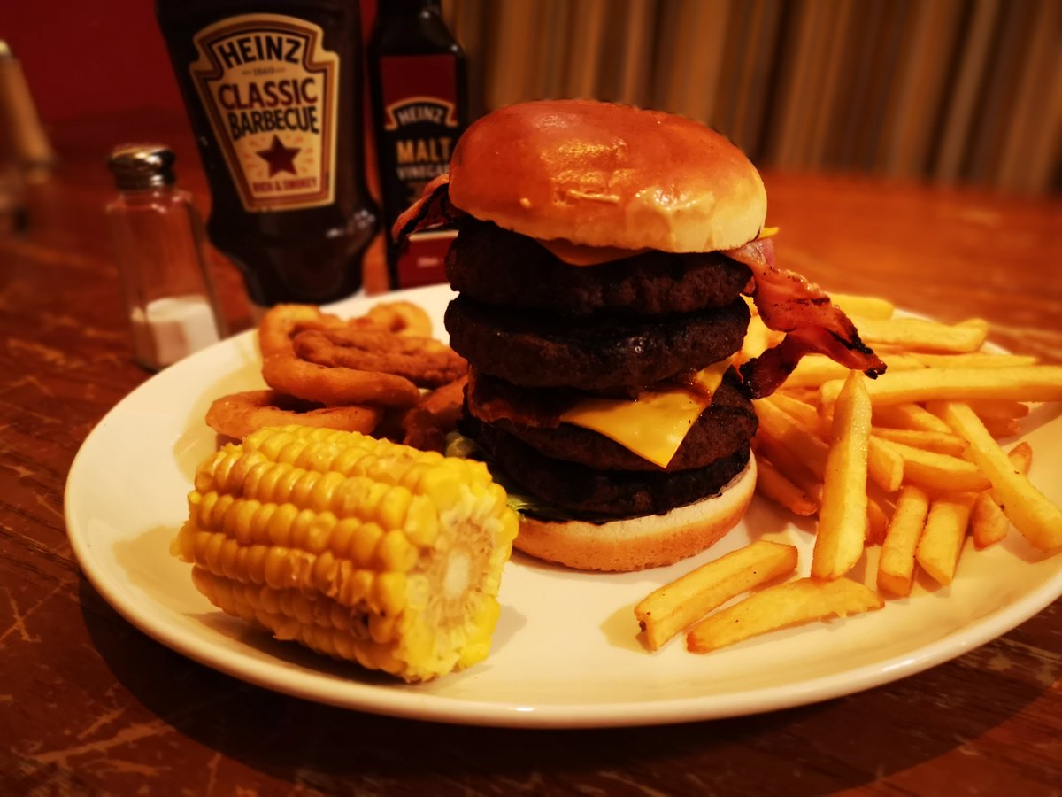 shanebartleyuk's tweet photo. @greeneking disappointed in last night's burger, nothing like the advert, service was less than exemplary, burger was burnt, you judge if you are happy with their interpretation... https://t.co/5H0SnYxrD7