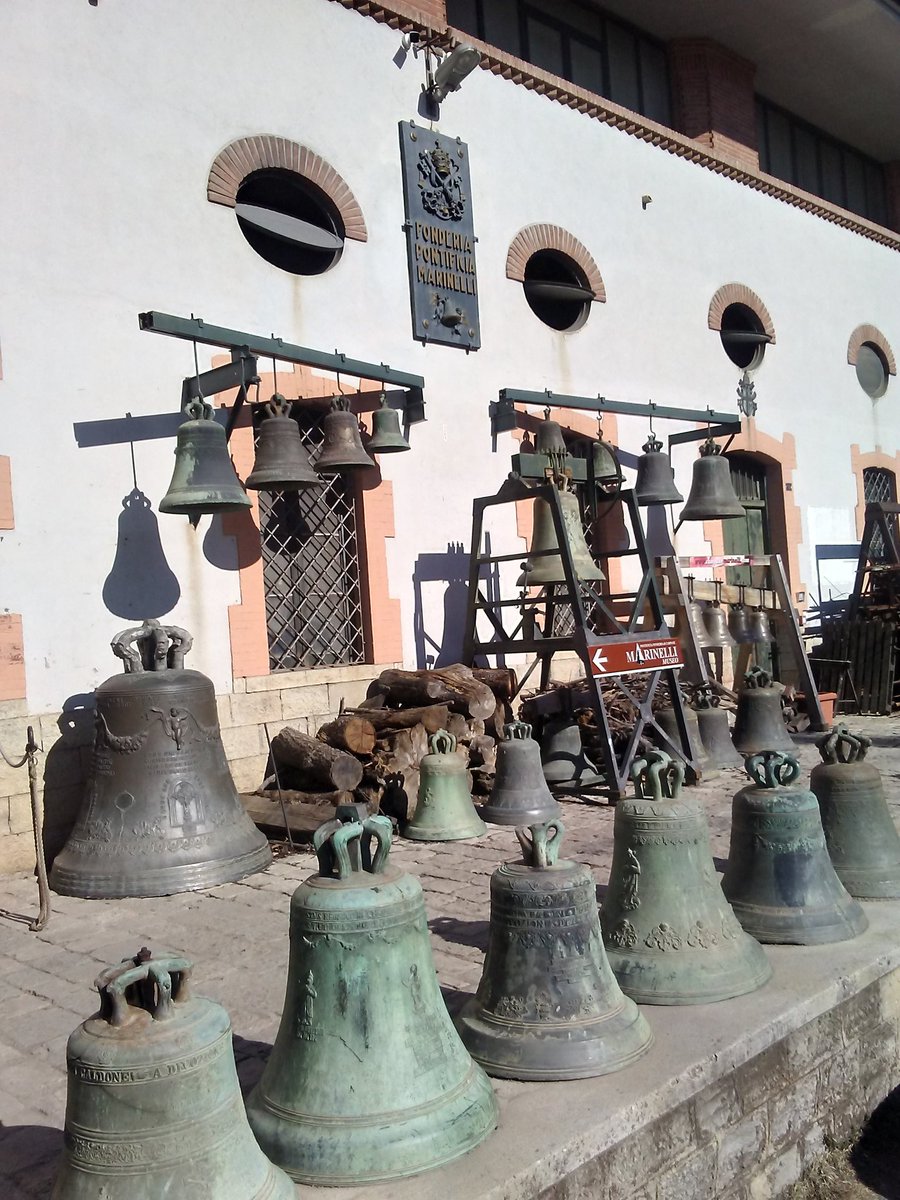 Alla Pontificia fonderia Marinelli di #agnone dove si prepara una campana speciale @TgrMolise <a href="/TgrRai/">Tgr Rai</a>
