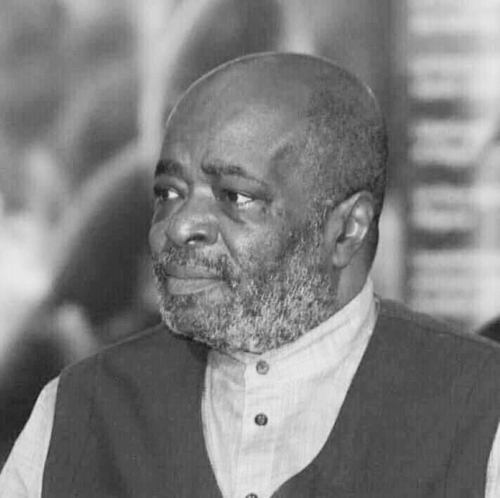 Son oraison aux funérailles de #MzeeKabila en 2001 est resté dans les annales : "Je refuse que vous soyez mort,nous refusons que vous soyez mort". 
#AbdoulayiYerodia s'en va rejoindre son mentor et ami #LDK.