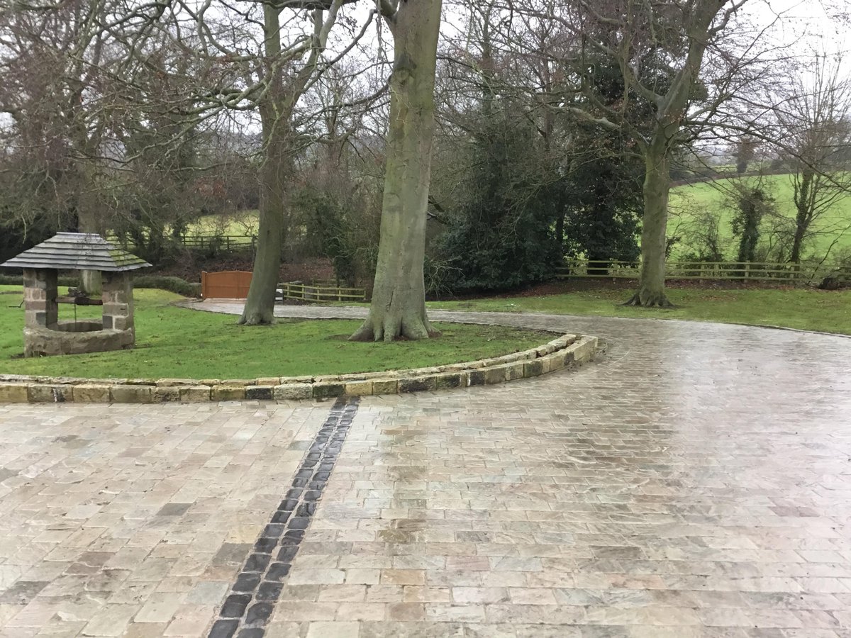 TalaseyLtd's tweet photo. We love this recent project by @YorkshireProPav using our Block Paving in Cinder Sandstone. They have created a stunning sweeping driveway that perfectly complements its rural setting! https://t.co/O6F4rmsrh1 https://t.co/tOwVE1tovs