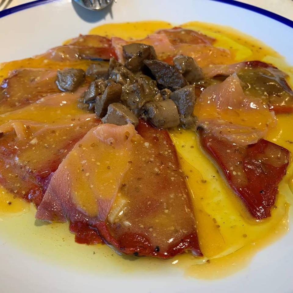 Anartur_Navarra's tweet photo. ¡Qué hambre nos dan estos platos de #ChefClaudio !

Por si no lo sabías, este restaurante está dentro del #HomenajeaLaCocinadeLaAbuela y podría ser el inicio de una ruta gastronómica con #saboratradicion que te llevará por toda Navarra. 
¿Vas a probarlo?😉
By: @enjoty_es https://t.co/wfXu6L2eLJ