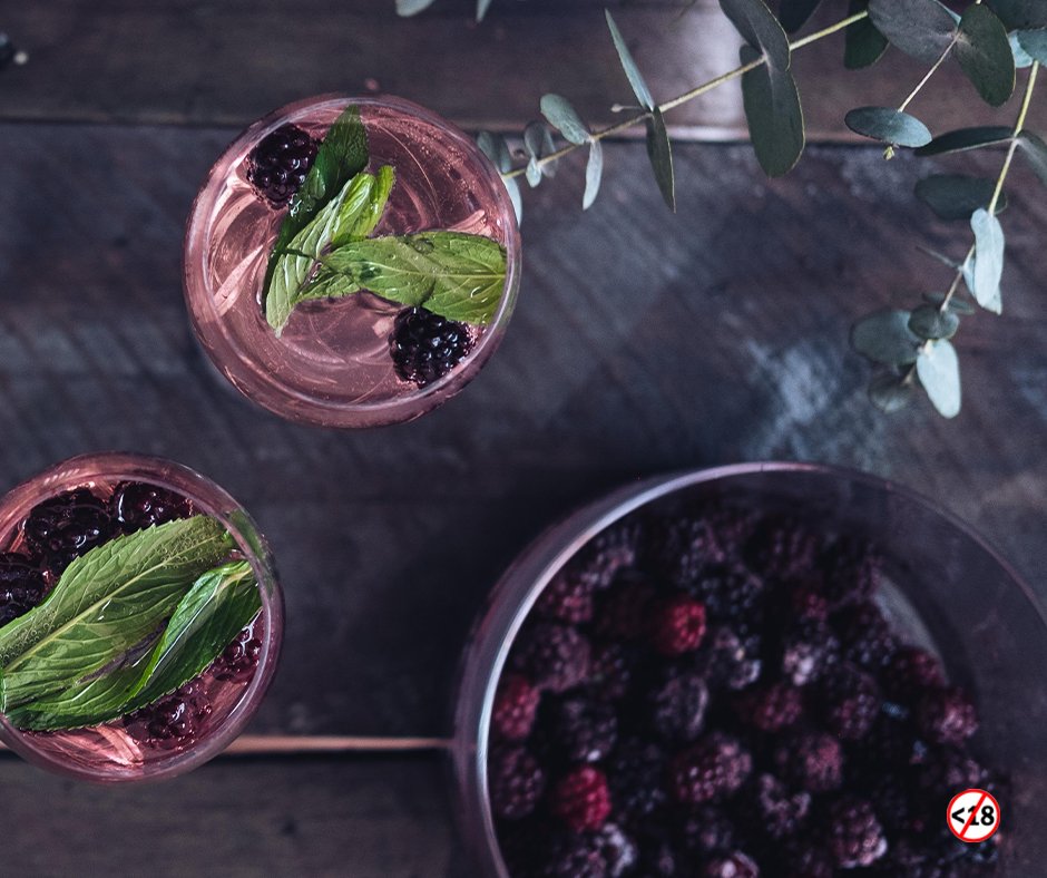 We know our Welmoed Rosé is amazing on it’s own, but for a show stopping drink add fresh berries and mint to your wine. You can thank us later!
#rosé
#wine
#fresh