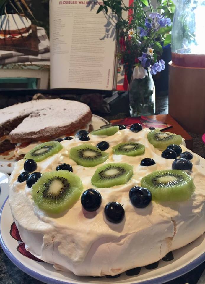 dee7311's tweet photo. Mary Berry's Pavlova
This is a great Pav recipe. #pavlova #easypav #youcandoit #doit #makeit https://t.co/GQNmntTXJc https://t.co/wxJW6EcYDp