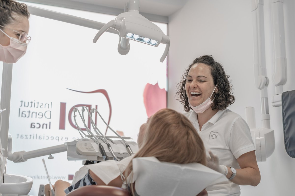identalinca's tweet photo. Hoy en día los problemas relacionados con la estética dental son cada vez más un motivo de visita. Cerrar espacios entre dientes, cambiar el color, la forma o su tamaño, son tratamientos cada vez más demandados por los pacientes. https://t.co/eqQnxgnThh