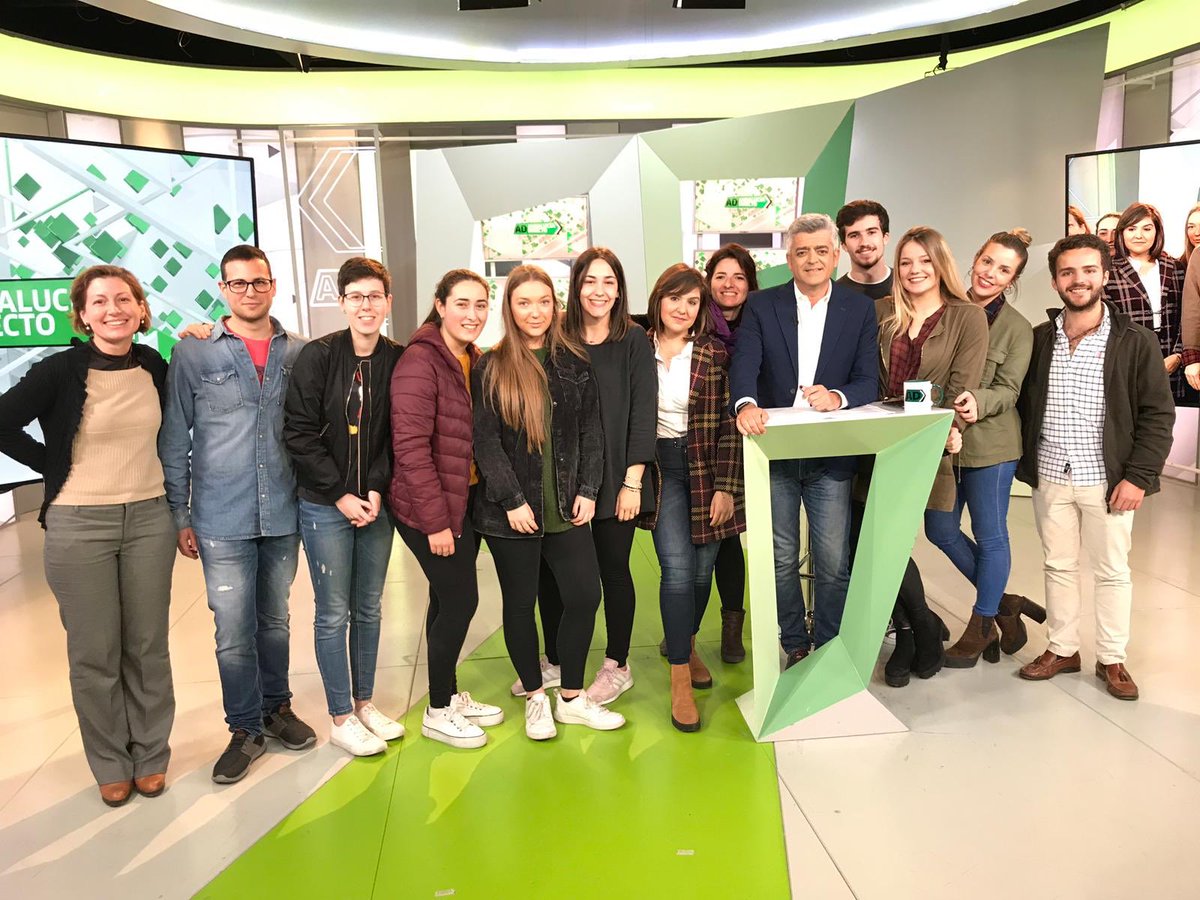 fpvedrunasev's tweet photo. Nuestros alumnos de #Dietetica han estado en el plató de @canalsur rodando un telediario especial sobre La Paz. Muchas gracias a @AD_CanalSur por hacernos partícipes y a todo el personal por su gran acogida!! #nutricion #tv #medios #telediario #somosvedruna #fp https://t.co/muA5H8XjJ7