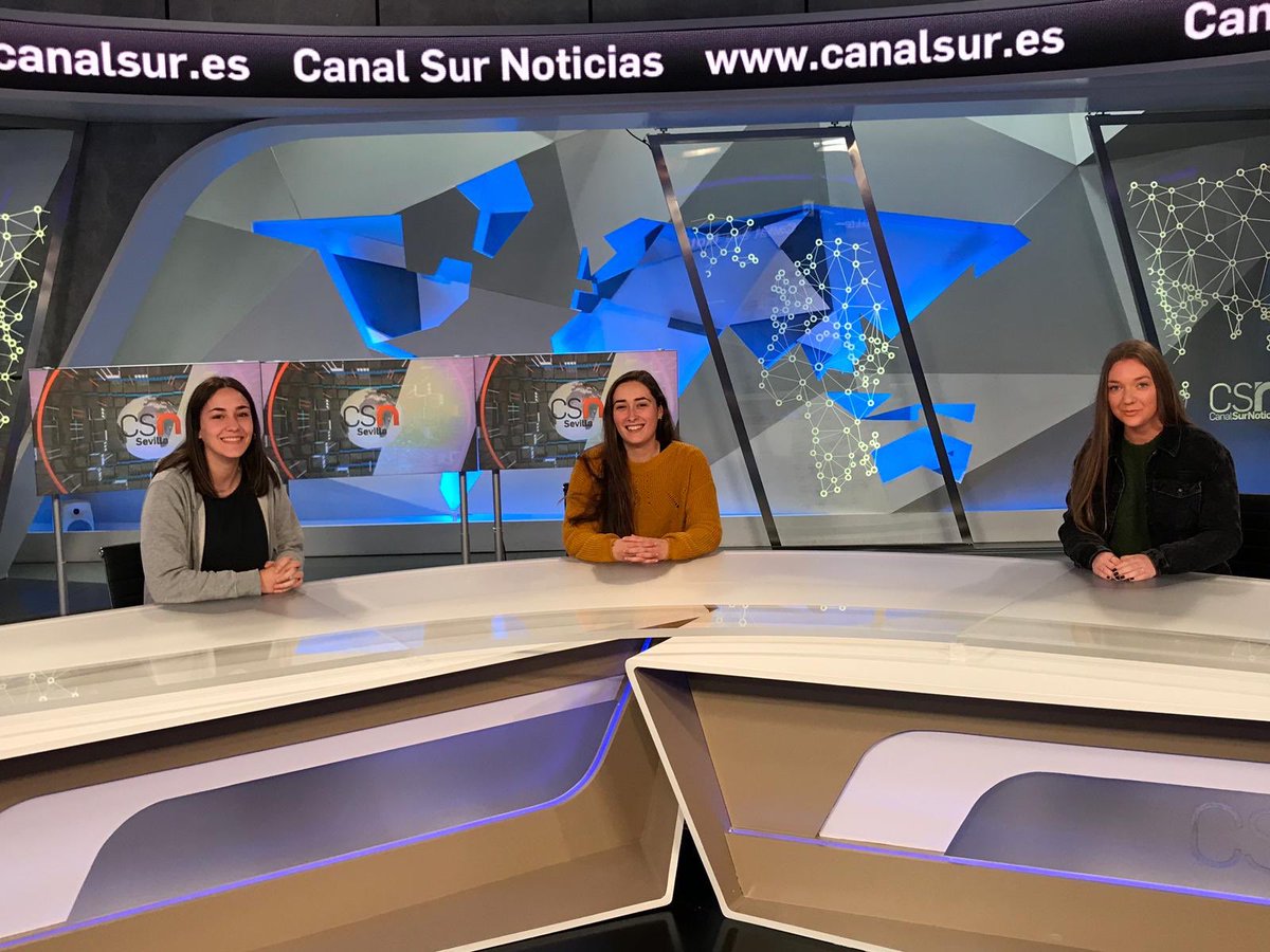 fpvedrunasev's tweet photo. Nuestros alumnos de #Dietetica han estado en el plató de @canalsur rodando un telediario especial sobre La Paz. Muchas gracias a @AD_CanalSur por hacernos partícipes y a todo el personal por su gran acogida!! #nutricion #tv #medios #telediario #somosvedruna #fp https://t.co/muA5H8XjJ7