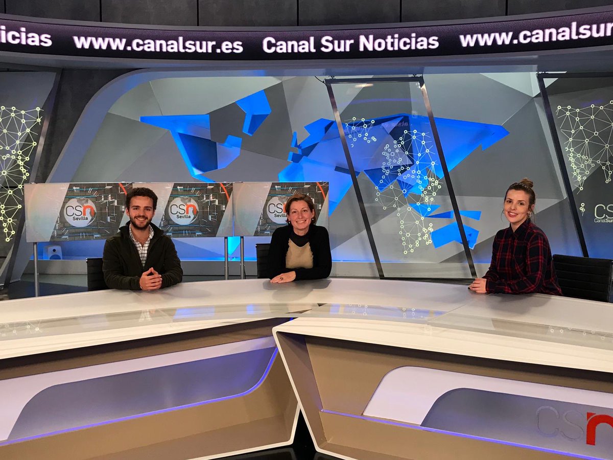 fpvedrunasev's tweet photo. Nuestros alumnos de #Dietetica han estado en el plató de @canalsur rodando un telediario especial sobre La Paz. Muchas gracias a @AD_CanalSur por hacernos partícipes y a todo el personal por su gran acogida!! #nutricion #tv #medios #telediario #somosvedruna #fp https://t.co/muA5H8XjJ7