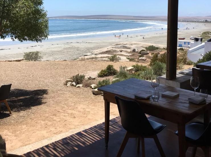 News24's tweet image. This is what it’s like eating at the best restaurant in the world, found in a small fishing village in SA | @Traveller24_SA 

ow.ly/XTd230nKAVP