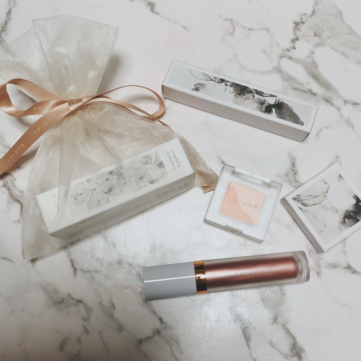 イエベ春大勝利アイシャドウ