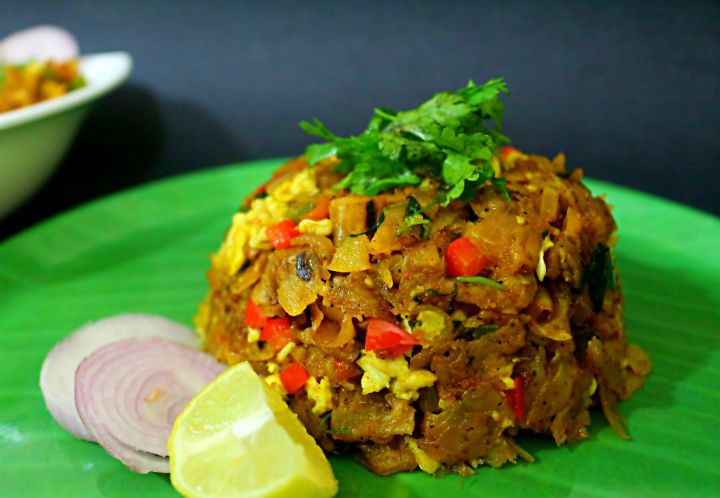 Veg Kothu Parotta - A flavourful and lip-smacking recipe made using fresh veggies and left over parotta.
Recipe link - https://www.awesomecuisine.com/recipes/25986/veg-kothu-parotta.html …
#february #winter #vegkothuparotta #streetfood #tasty #foodie #foodporn #foodlove #parottarecipes #leftover #dinner #delicious #veg