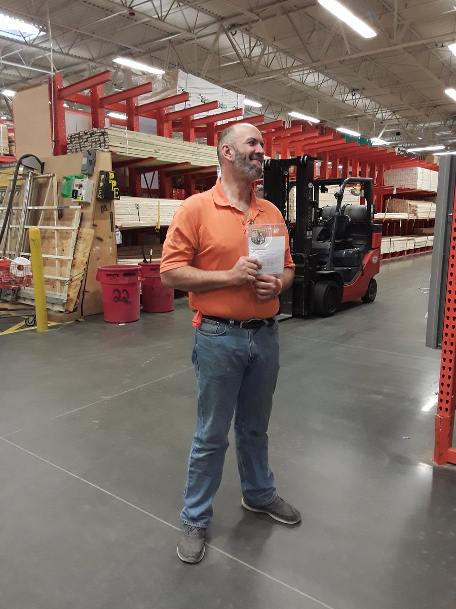 Big shot out to Jerry for doing the right thing...lending a helping hand at STR6977 in there time of need. Thank you @Katie_DEM_D88 <a href="/NickWithersTHD/">Nick Withers THD MET</a>