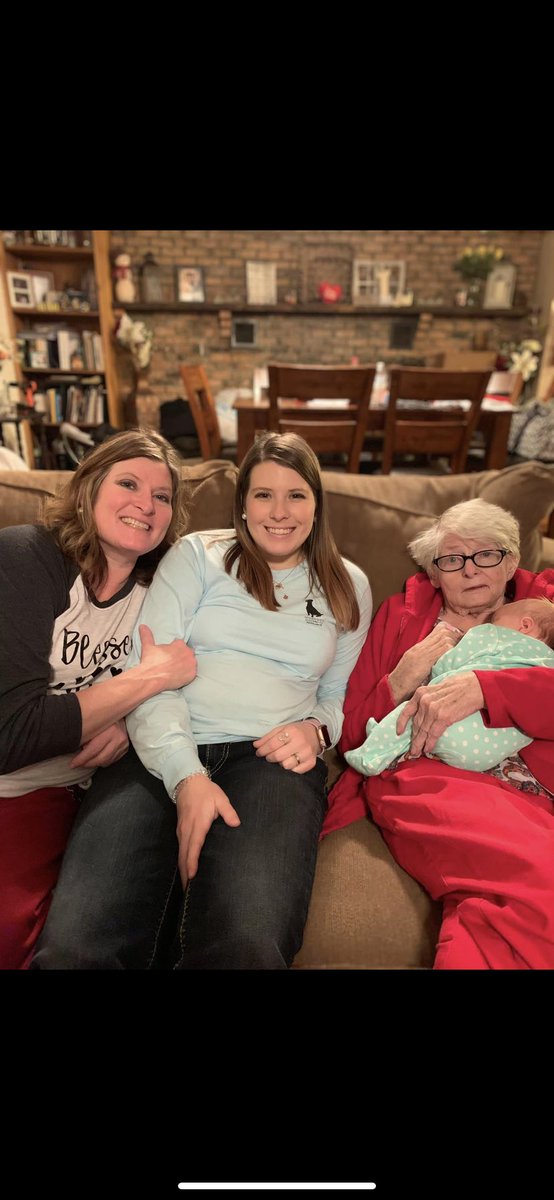 BRLemieux's tweet photo. 4 generations of kaylor blood and I couldn’t be any prouder of my family https://t.co/1DWTmL2qMT