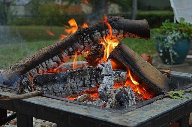 ColliervilleGov's tweet photo. An outdoor fire pit or fireplace in your backyard is a convenient and cozy way to enjoy a little time outside. 🔥🍫 #ColliervilleFD wants to remind residents to keep safety practices in mind to help limit air pollution &amp; potential fire hazards.

More: https://t.co/CbQlOQC8oB https://t.co/0vSqbmxeKG