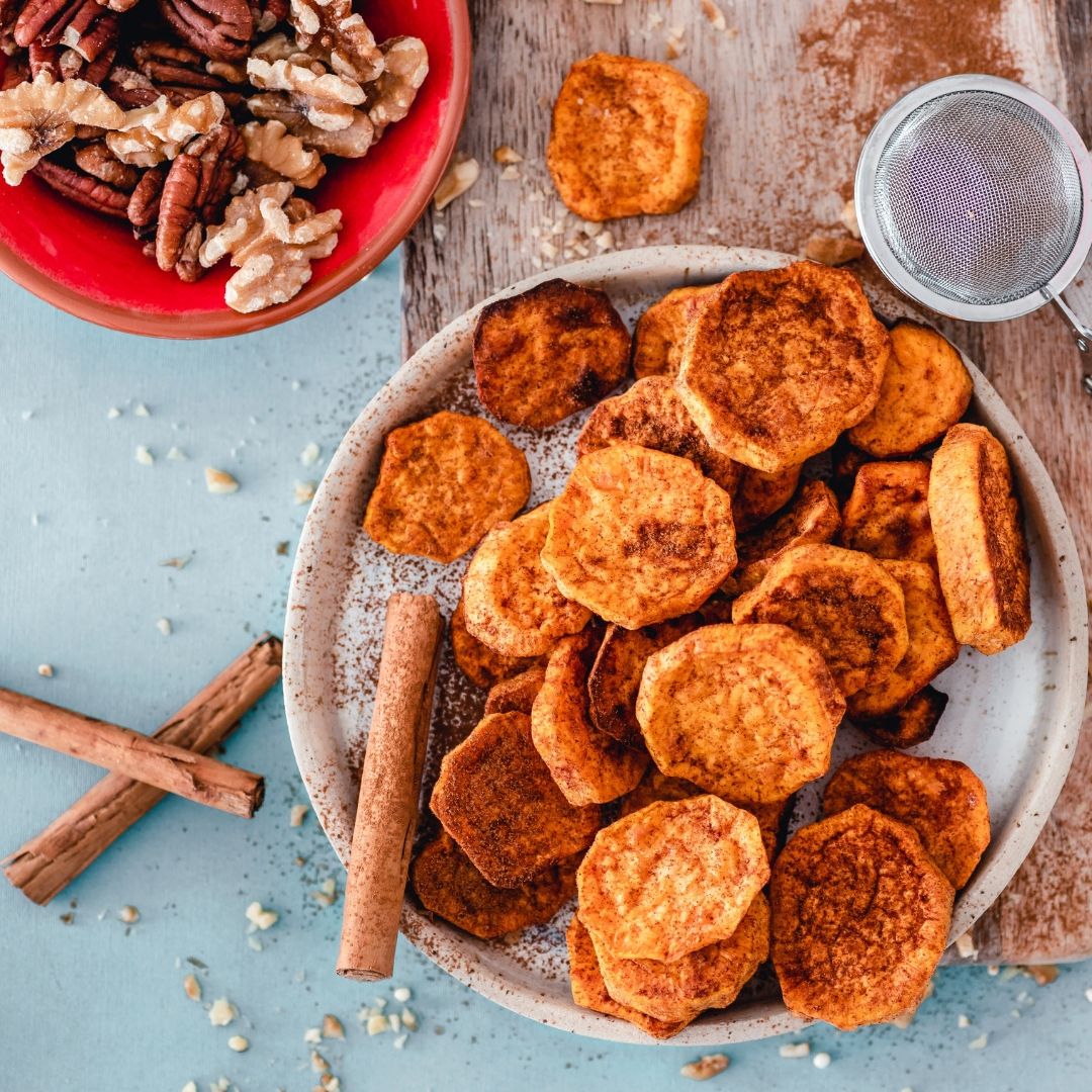 theveganists's tweet photo. Roasted sweet potatoes with a delicate sprinkle of cinnamon #biteme 

#vegan #veganism #vegetarian #veganporn #sweetpotatoe
#veganfitness #plantbased #veganrecipes
#veganbodybuilding #nutrition #vegangains #veganfitnessjourney #vegansofinsta #vegansofinstagram #🌱 https://t.co/ioXkvwkbqW