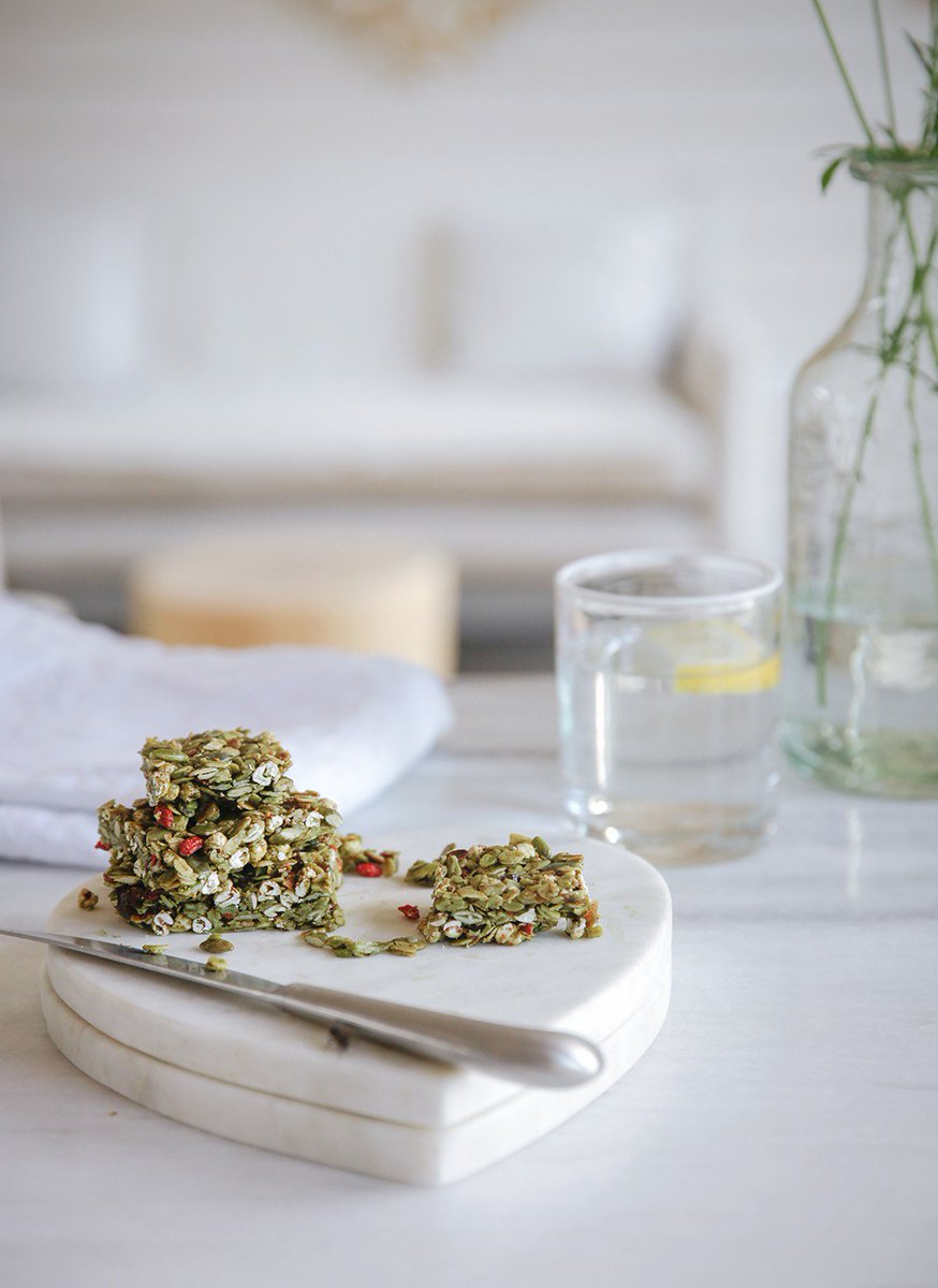 Need an afternoon pick-me-up or workout fuel? Reach for these energy bars with matcha ow.ly/NafQ30nCkFH