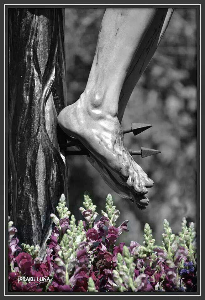 Damos por cerrada nuestra cuadrilla para la próxima semana Santa.
115 personas serán los pies del señor y su bendita madre el próximo lunes santo. Muchísimas gracias a todos por el compromiso adquirido y a disfrutar de esta gran familia.