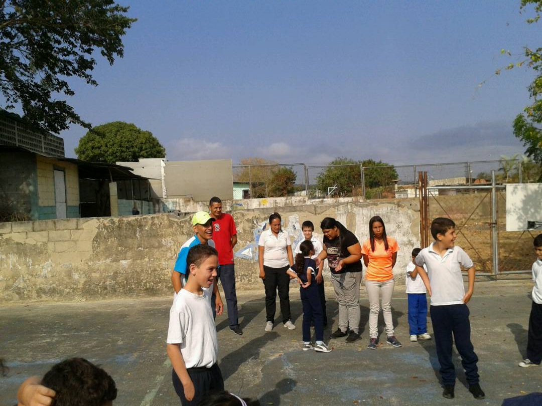 imdepaloficial's tweet photo. #19Feb La alcaldía de #Palavecino a través de @imdepaloficial visitamos hoy la EB Alicia Pietri ; actividad deportiva y recreativa con los niños y niñas de la institución ...@MirnaT_Vies .  @gestionperfecta  @salamppepalavec  @psuvaristobulo . @NicolasMaduro ...@ZeLara2 .#2019 https://t.co/ccpaBKq1VY