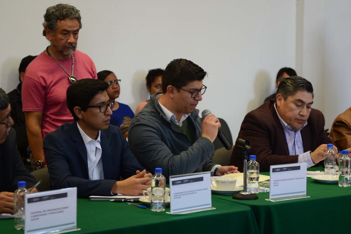 PAgraria's tweet photo. La unidad entre autoridades agrarias y los campesinos de las distintas agrupaciones sociales, hará posible lograr consensos para integrar un instrumento jurídico agrario a la altura del Siglo XXI, como el país lo requiere. #COPECOSE https://t.co/TcXJawl408 https://t.co/PXiS95cGWO