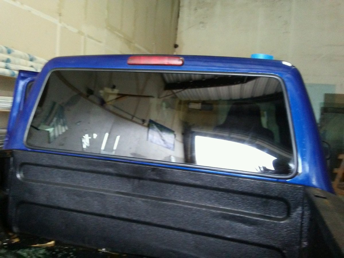 MissionGlassSA's tweet photo. Getting your glass shouldn't be a painful process. Come to Mission Glass where we take care of you with ease. Call today for your free estimate at 210-523-7327! #MissionGlass #AutoGlass #SanAntonio #Glass https://t.co/IV1ySyrBwn