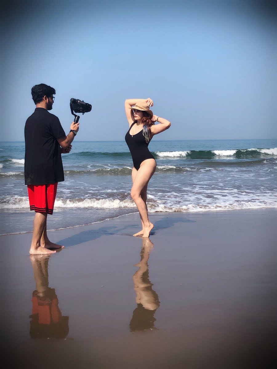 Anupamakuwar's tweet photo. The most powerful weapon in the world, as far as I'm concerned, is the camera. ๐ธ๐
#camera #pose #bodypowerindia #beachbody https://t.co/X683CO9NYN