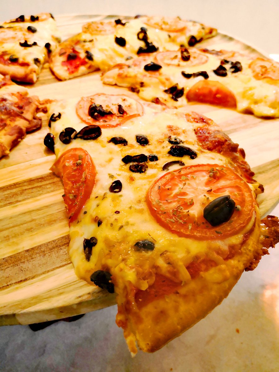 drummondfood's tweet photo. We are feeling italian today.
Creamy chicken, mushroom and pesto pasta. Or grilled vegetable Napoli. Why not try some of our add on's Half Pizza, or delicious paremsan and truffle chips 😋
#tasty #flavoursofitaly
@CarolineBaci @neilbird1969 @markpmcculloch https://t.co/VUCexDmqVJ