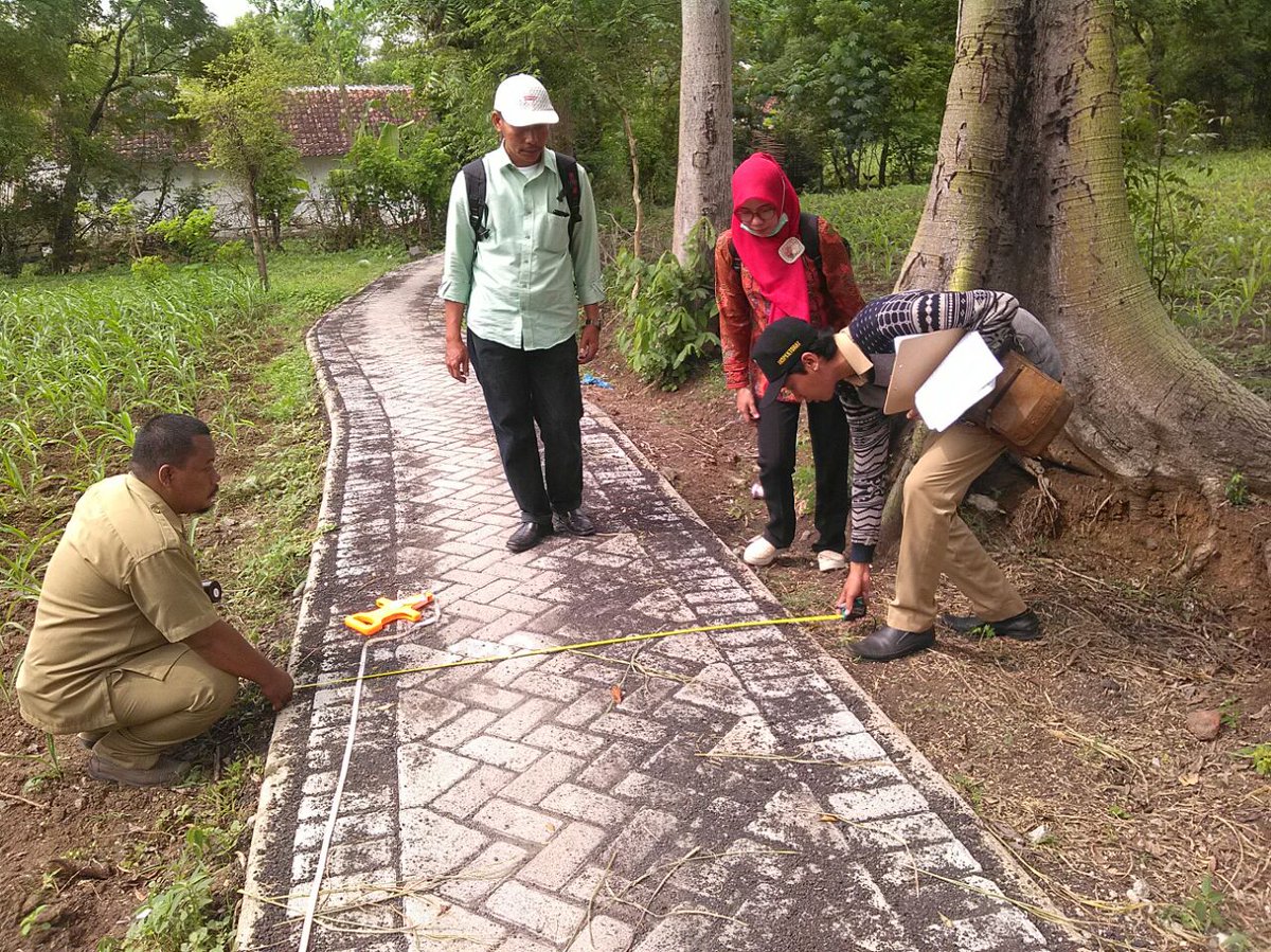 NuringTYAS3's tweet photo. @EkoSandjojo @Dahnilanzar ... Kerja kami kerja nyata ...dana desa sangat bermanfaat jangan tanya brp banyak unit dan volume yg telah terbangun...ini bukti nyatanya https://t.co/uL3tEjfy5S