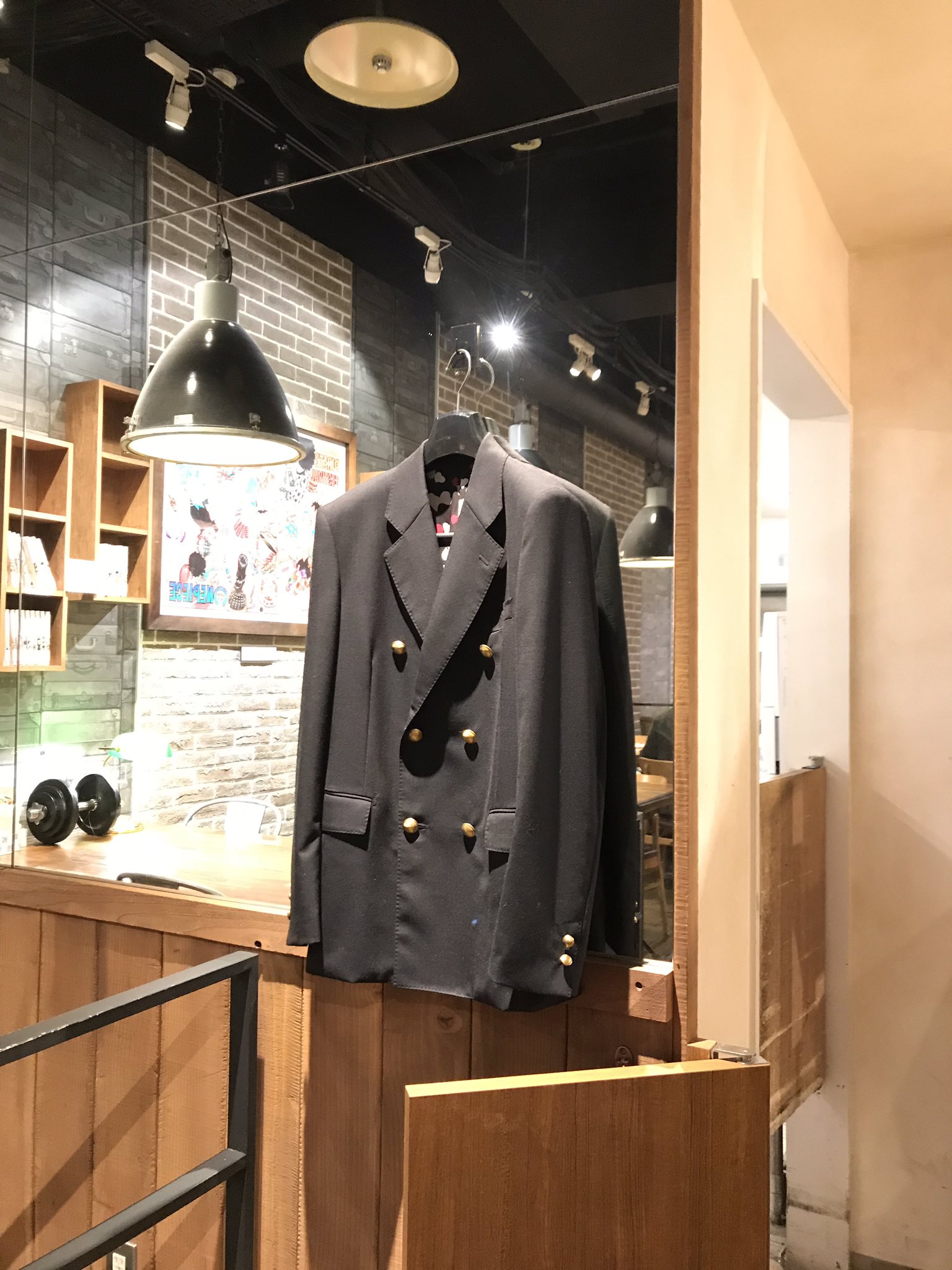 すのこ 内装もめっちゃ楽しくて Cafe Mugiwara には一味の小物が飾ってあったり サンジ君のレストランにはバラティエ卓とかアラバスタの海楼石の檻の卓とかがあった 海列車の卓に座ってみたかったおたくだった T Co Qddtz8flkn Twitter