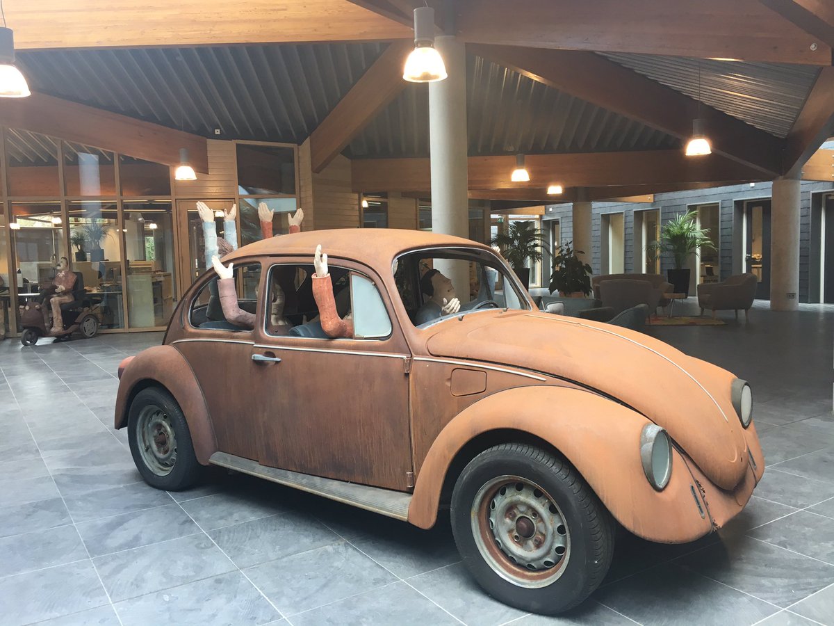 TonMans23's tweet photo. Het atrium in het kantoor van @Woongoed2000 opgesierd met beelden van Sjer Jacobs https://t.co/aHU0cmf7TC