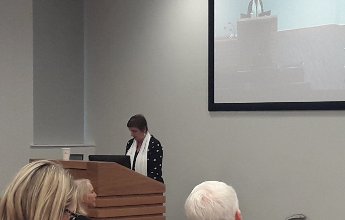 CnmeLimerick's tweet photo. Enlightening presentation on Push and Stay factors affecting Irish Nursing and Midwifery students migration intentions by Dr Christina Deasy #nmresearchcon https://t.co/vjkcekioGU