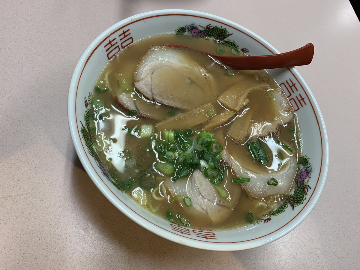 ট ইট র だぁぁい この前のexidのライブ帰りの夕食っち 新橋ラーメンランキングに入ってたラーメン屋 チャーシュー麺 餃子 うまし 外観 店内がザ 街の中華屋さんで好き 東京 新橋 岡山中華そば ラーメン