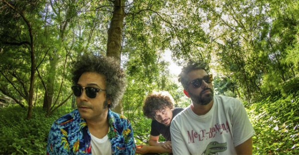 Crónica del concierto en Madrid de los valencianos JupiterLion. Toda una apisonadora sonora en la que fusionan la electrónica, el kraut-rock o el space-rock, para entregarnos un directo de lo más sólido y potente. 
indienauta.com/concierto/jupi…