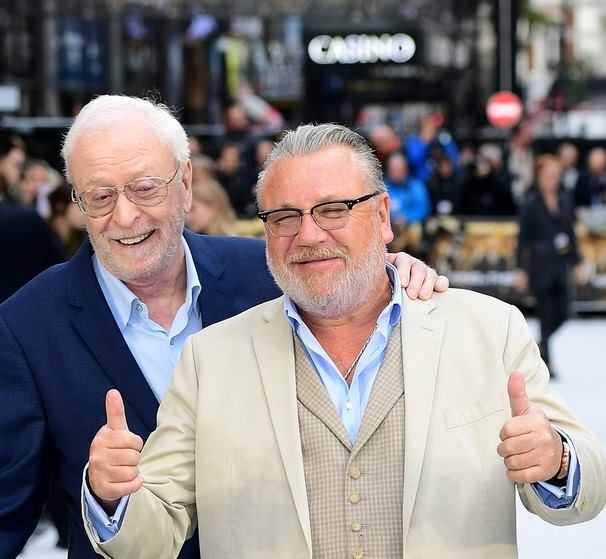 Happy Birthday Ray Winstone,.... hav a fab day. 