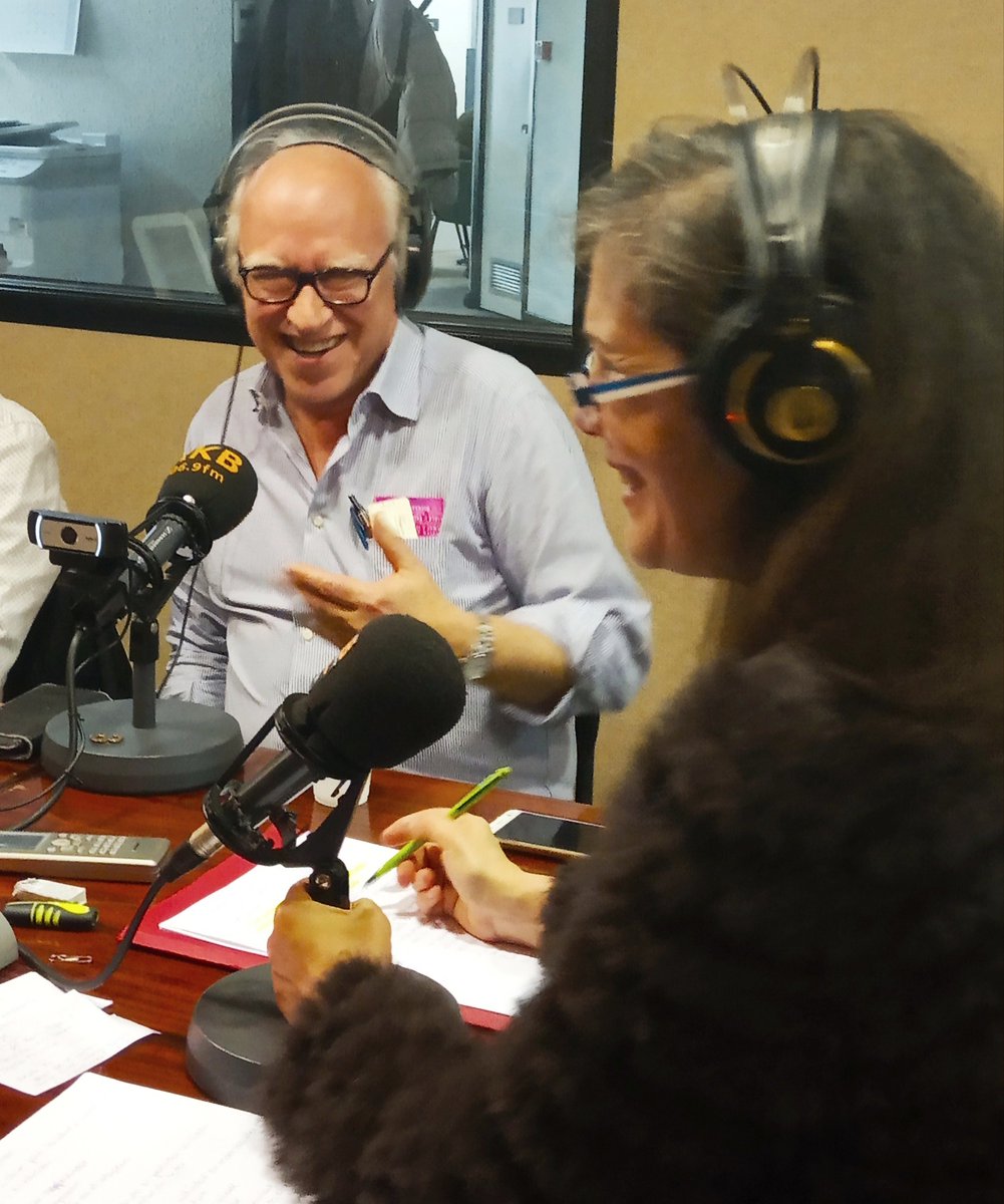 📻🎙Entrevista ayer en RKB.😀 Compartiendo espacio con Anamarialajusticia, con el xef de cocina vagana y macrobiótica Eduard Sarrà Sagalés y la asesora en cosmética orgánica Núria Ruíz. Gracias a Revista Acelobert Barcelona 💚