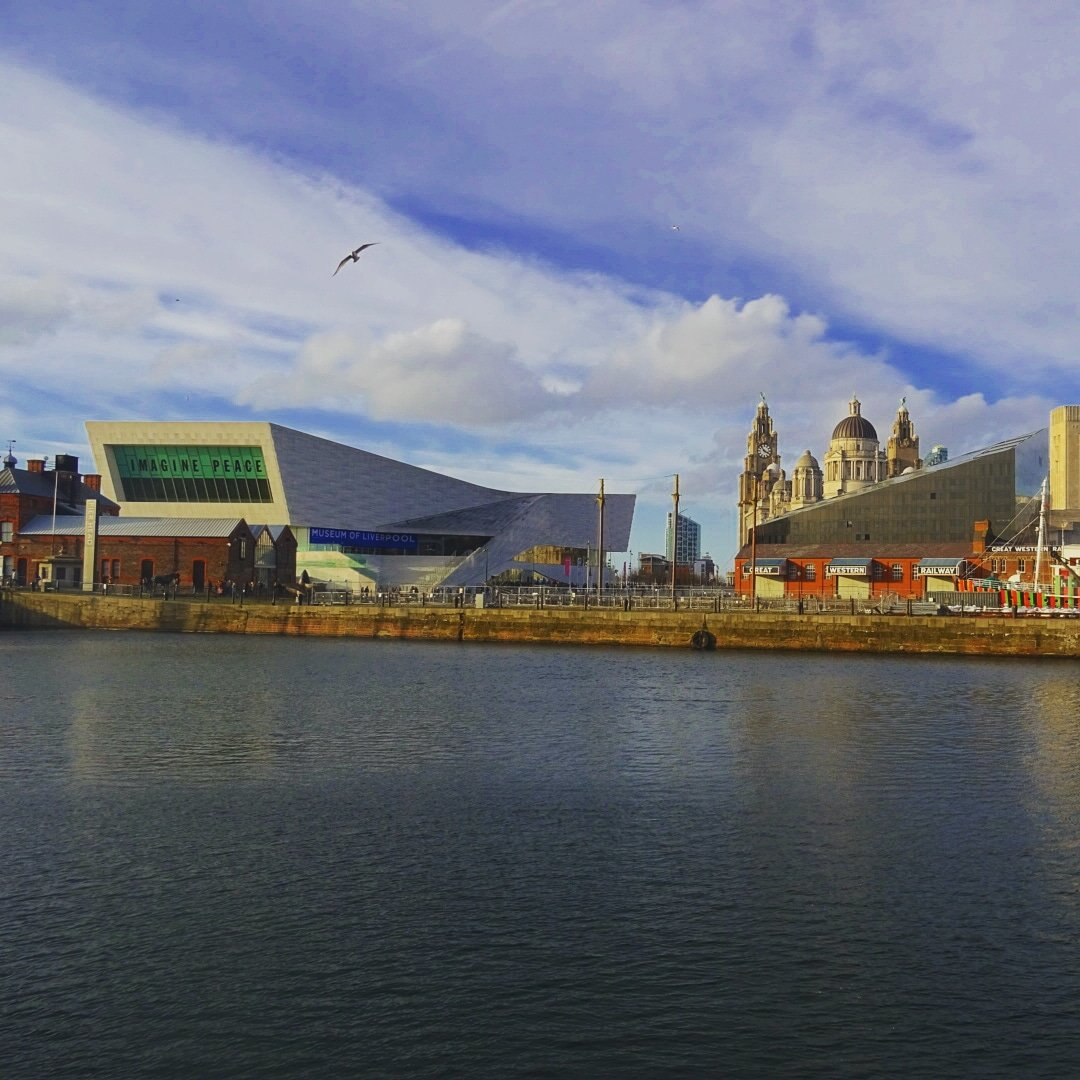 natpackertravel's tweet photo. I really fell in love with the #AlbertDocks, no wonder it is a #UNESCO site. I even got to see the statue of my Great Aunt's favourite singer, #BillyFury
#travel #wanderlust #natpacker https://t.co/yxhen3AtXZ