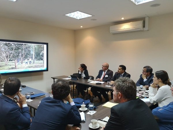 Kadaster_Int's tweet image. Fit-For-Purpose on its way to gain ground in Colombia! The highest presidential advisor #CarlosEnriqueMoreno is very interested in our Land In Peace project. A mayor step towards quick and efficient land formalisation. #FFP #Landinpeace #TierraenPaz