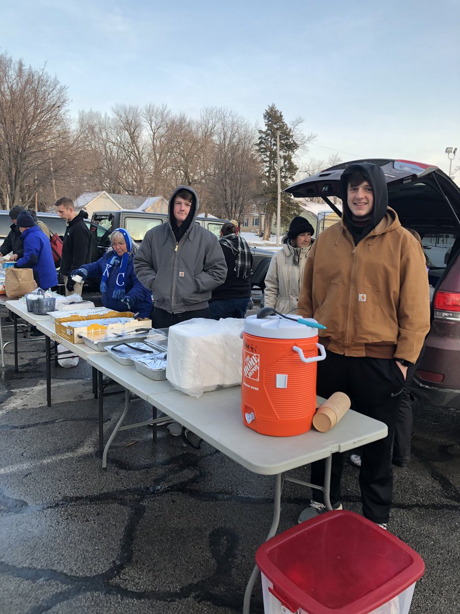 ksimeroth's tweet image. The one gift we can always afford to give is our time to help others. #Livelikechampions @AndySimeroth1 @carson_sim