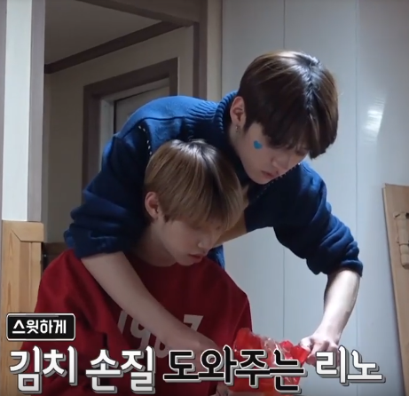 VenusG97's tweet photo. ชอบความพี่น้องคู่นี้ ไม่ได้ชอบแบบคู่ชิปนะ..อารมณ์ฟิคพี่น้องทะเลาะกันบ่อย ละอยู่คอนโดกันสองคน แต่อิน้องเนี้ยทำอะไรไม่เป็นเลย..ลำบากลำบนพี่มันต้องมาทำให้ทุกอย่างงี้ ใครมีฟิคลีโนเฟลิกซ์เป็นพี่น้องกัน ปามาให้ที..อยากอ่าาาน ชอบบบ5555😂🥰 #Straykids #Leeknow #Felix #Knowlix https://t.co/0ui7dgHW1b