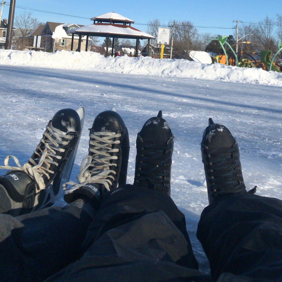 StreetsAlive_Pr's tweet photo. It has been this kind of winter. Crisp, bright and beautiful. #Orillia https://t.co/uskNo4Es35
