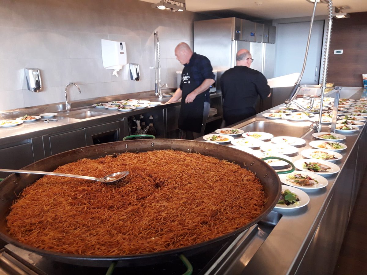 Avui acollim els alumnes de Escola d'Hostaleria d'Osona perquè coneguin la cuina del peix elaborada per la gent de mar. #Benvinguts! @MuseudelaPesca #MasterPeix