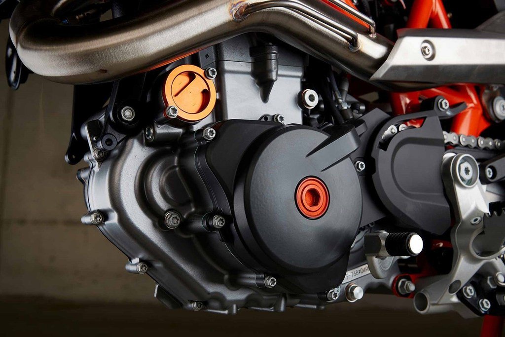 KTM 690 SMC R (2019-on) Review sco.lt/8L8vEu