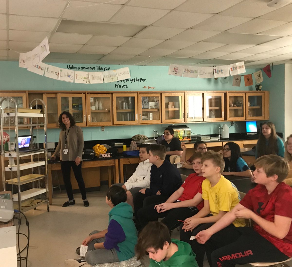 HickoryMS_Hawks's tweet image. Mrs. Deir’s Science class eagerly awaiting their morning skype session with @NatGeo and other classrooms around the country! #SOARingintoScience
