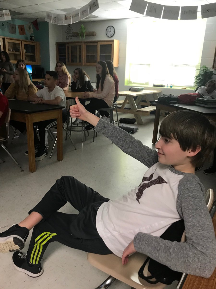 HickoryMS_Hawks's tweet image. Mrs. Deir’s Science class eagerly awaiting their morning skype session with @NatGeo and other classrooms around the country! #SOARingintoScience