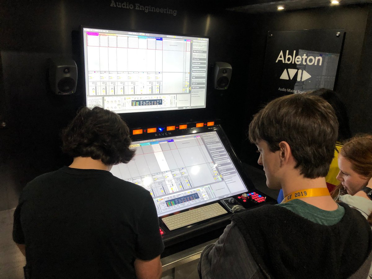 DigiFroe's tweet photo. GBHS had the Full Sail University big rig at school for all CTE students to experience!  WOW what an exciting two days. Students got hands-on with game development &amp; design, Raven sound mixing, iPad Pro w/ Apple pencils for 3-D drawing &amp; design and Sony Professional PTZ cameras! https://t.co/YZx9UXkgSJ