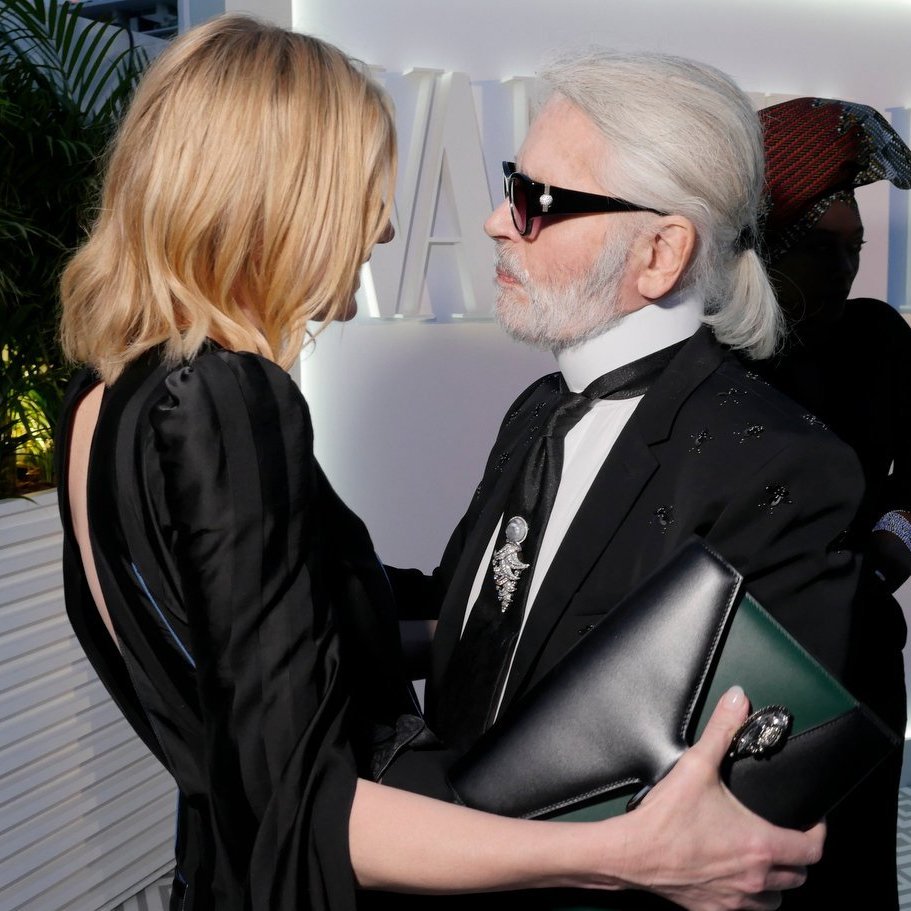 R.I.P #KarlLagerfeld 🙏
---------
#CateBlanchett #Karl #Cannes2018 #Inspiration #Fashion