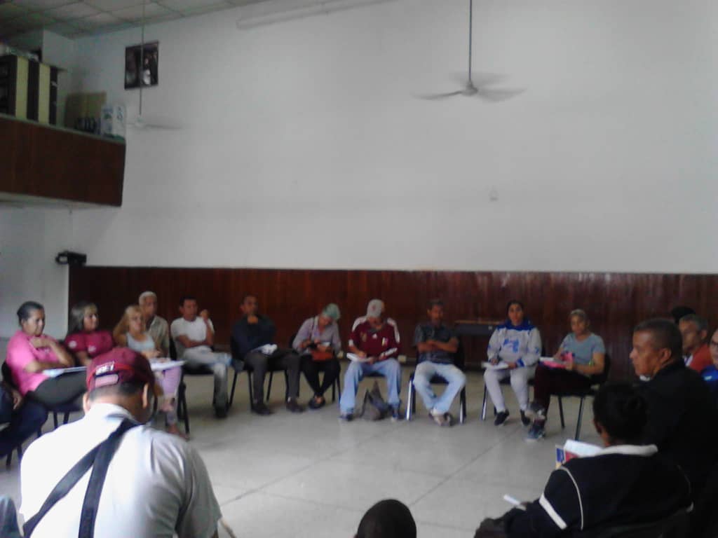 clap_clg23's tweet image. Mesa de energía de la parroquia El Paraíso en el Incret con los consejos comunales #comunaonada #TrumpManosFueraDeVenezuela  @Oficial_C_Clap @NicolasMaduro