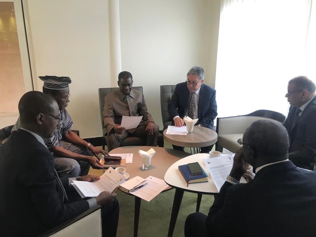 BertrandSoretEU's tweet photo. Rencontre des Ambassadeurs des pays du G5 et du point focal tchadien avec représentants du groupe de stagiaires de la formation en cours à N’Djamena sur le renseignement organisée par le Collège Sahélien de Sécurité. Déjà formé 508 experts formés: réseautage, partage d’expertise. https://t.co/DWqYXiyKbt